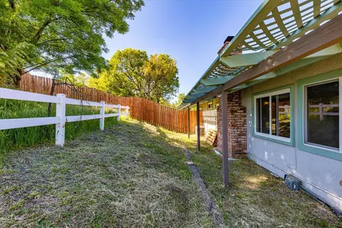 Exterior - 21309 Hacienda Dr, Tehachapi, CA 93561 photo 3 of 3
