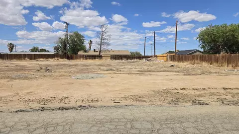 Dogwood Ave Near Hickory Dr, California City, CA 93505