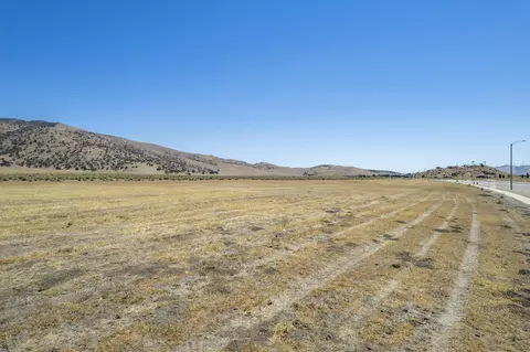 0 Challenger Dr, Tehachapi, CA 93561 photo 2