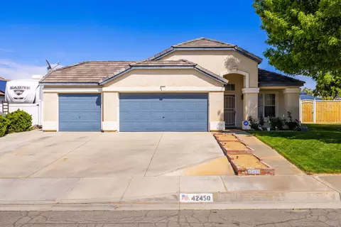 42450 Blossom Dr, Quartz Hill, CA 93536