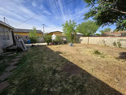 Exterior - 44365 Stanridge Ave, Lancaster, CA 93535 photo 6 of 9