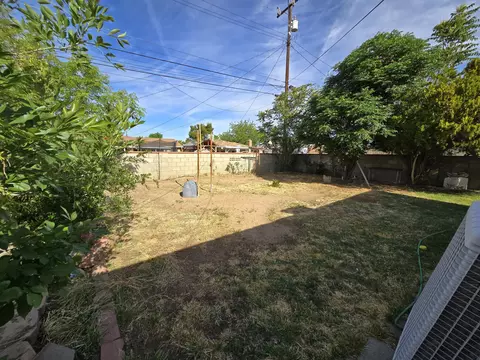 Exterior - 44365 Stanridge Ave, Lancaster, CA 93535 photo 4 of 9