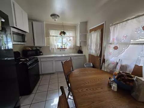 Kitchen - 44365 Stanridge Ave, Lancaster, CA 93535 photo 1 of 1