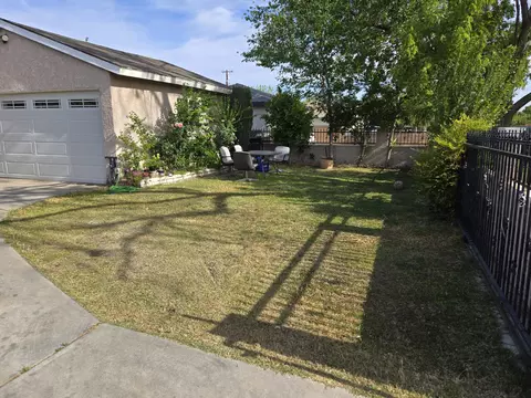 Exterior - 44365 Stanridge Ave, Lancaster, CA 93535 photo 2 of 9