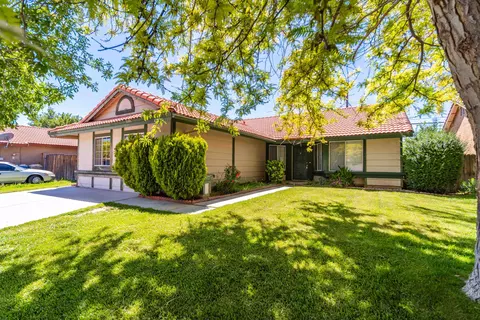 45243 Thornwood Ave, Lancaster, CA 93534