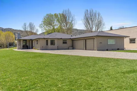 29700 Pinedale Dr, Tehachapi, CA 93561