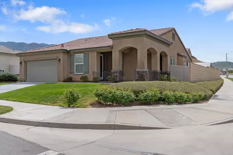 1300 Clasico Dr, Tehachapi, CA 93561