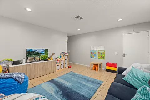 Living - 835 Oldfield St E, Lancaster, CA 93535 photo 1 of 2