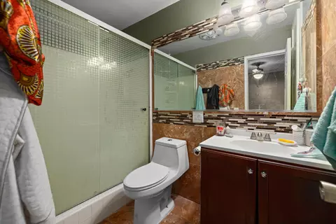 Bath - 835 Oldfield St E, Lancaster, CA 93535 photo 2 of 2