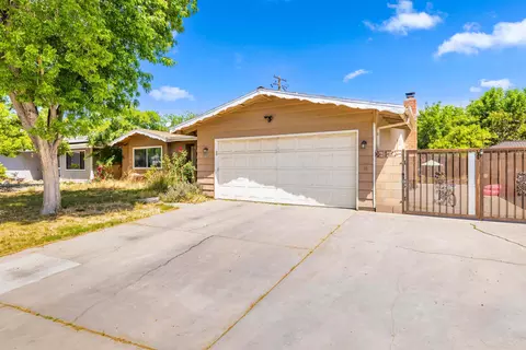 Exterior - 835 Oldfield St E, Lancaster, CA 93535 photo 1 of 2