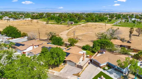 View/Area - 835 Oldfield St E, Lancaster, CA 93535 photo 1 of 3