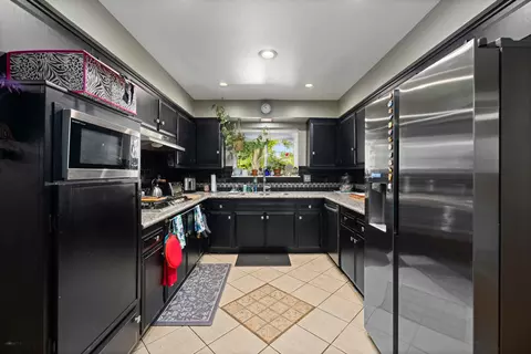 Kitchen - 835 Oldfield St E, Lancaster, CA 93535 photo 1 of 3