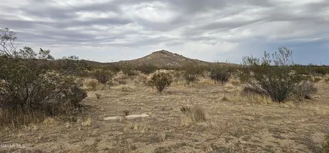 67 Th St W, Rosamond, CA 93560