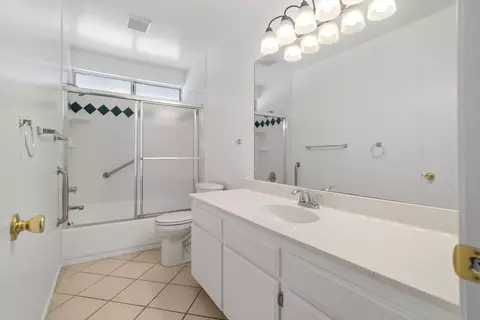 Bath - 40586 166th St E, Lancaster, CA 93535 photo 1 of 2