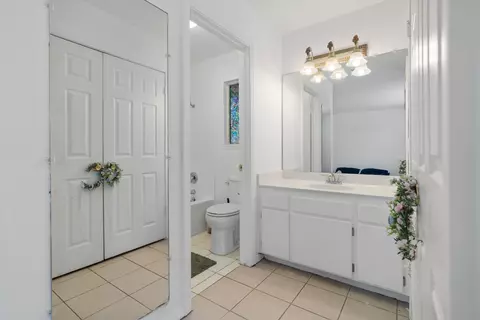 Bath - 40586 166th St E, Lancaster, CA 93535 photo 2 of 2