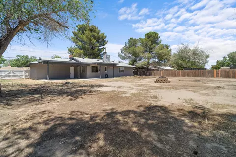Exterior - 40586 166th St E, Lancaster, CA 93535 photo 6 of 7