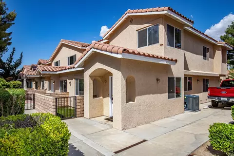 43473 30th St W UNIT 4, Lancaster, CA 93536