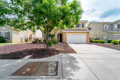 Exterior - 43718 32nd St E, Lancaster, CA 93535 photo 2 of 7