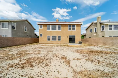 Exterior - 43718 32nd St E, Lancaster, CA 93535 photo 5 of 7