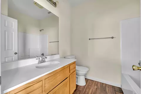 Bath - 43718 32nd St E, Lancaster, CA 93535 photo 2 of 3