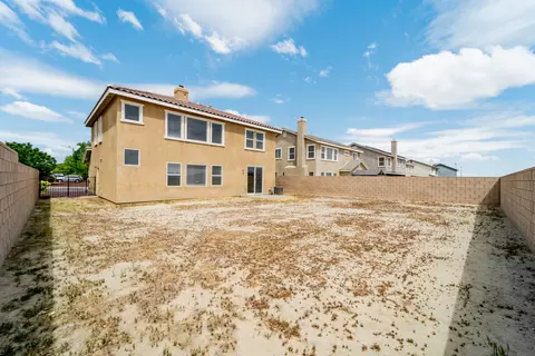 Exterior - 43718 32nd St E, Lancaster, CA 93535 photo 6 of 7