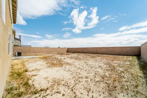 Exterior - 43718 32nd St E, Lancaster, CA 93535 photo 7 of 7