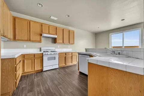 Kitchen - 43718 32nd St E, Lancaster, CA 93535 photo 1 of 2
