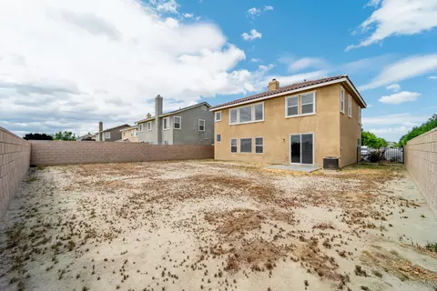 Exterior - 43718 32nd St E, Lancaster, CA 93535 photo 4 of 7
