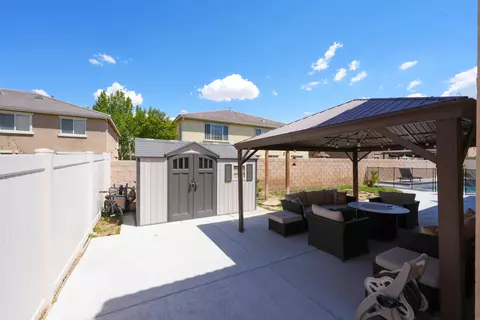 Exterior - 43834 46th St W, Lancaster, CA 93536 photo 2 of 11