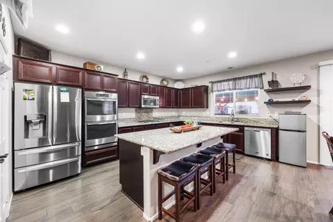 Kitchen - 43834 46th St W, Lancaster, CA 93536 photo 3 of 4
