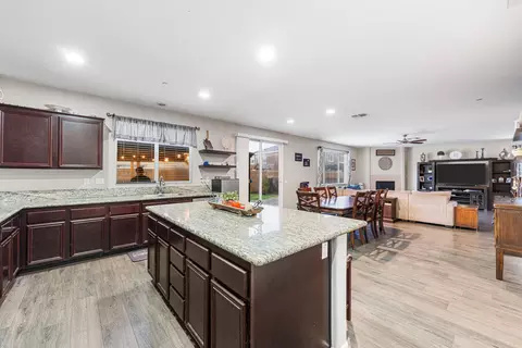 Entry Way - 43834 46th St W, Lancaster, CA 93536 photo 6 of 7
