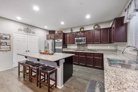 Kitchen - 43834 46th St W, Lancaster, CA 93536 photo 1 of 4