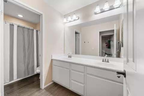 Bath - 43834 46th St W, Lancaster, CA 93536 photo 2 of 2