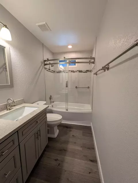 Bath - 607 Pondera St E, Lancaster, CA 93535 photo 3 of 3