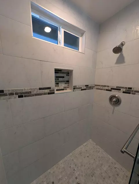 Bath - 607 Pondera St E, Lancaster, CA 93535 photo 2 of 3