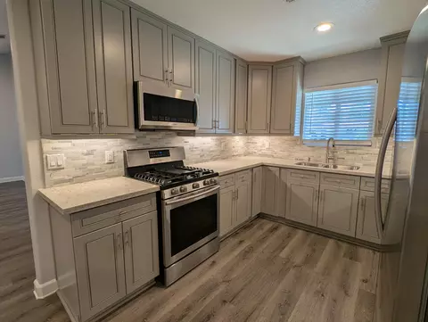 Kitchen - 607 Pondera St E, Lancaster, CA 93535 photo 2 of 5