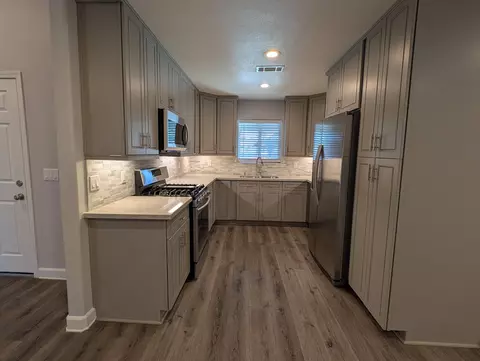 Kitchen - 607 Pondera St E, Lancaster, CA 93535 photo 1 of 5