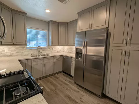 Kitchen - 607 Pondera St E, Lancaster, CA 93535 photo 3 of 5