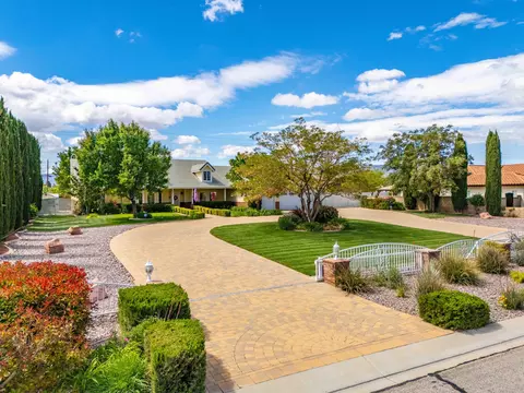 2608 Desert Rose Dr, Lancaster, CA 93536