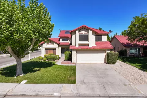 Exterior - 44202 Soft Ave, Lancaster, CA 93536 photo 2 of 11