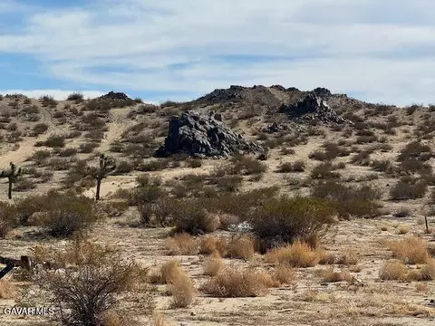 21500 Ave Q E, Palmdale, CA 93591