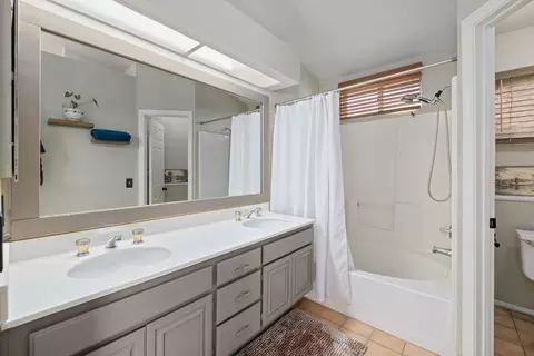 Bath - 36921 45th St E, Palmdale, CA 93552 photo 2 of 2