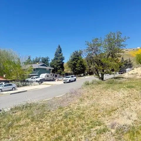 1 Johnson Rd, Lake Elizabeth, CA 93532