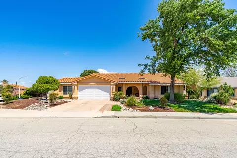 5545 Pine Ave, Palmdale, CA 93551 photo 2