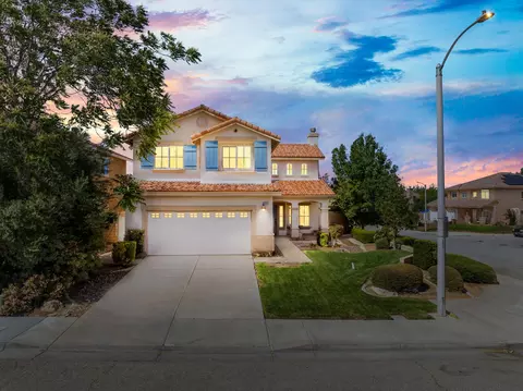 4141 Bethpage Dr, Palmdale, CA 93551