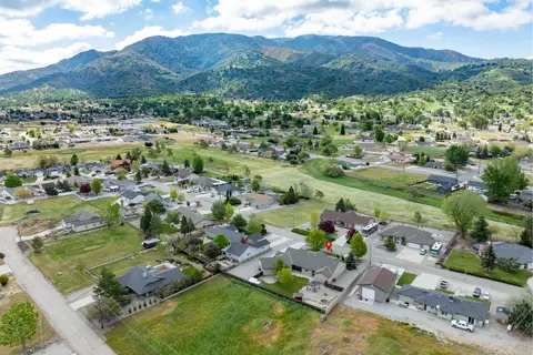 View/Area - 28341 Braeburn Dr, Tehachapi, CA 93561 photo 7 of 8