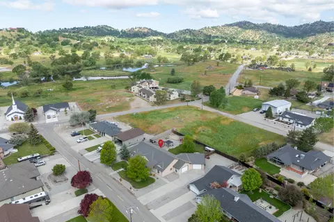 View/Area - 28341 Braeburn Dr, Tehachapi, CA 93561 photo 5 of 8