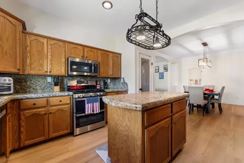 Kitchen - 28341 Braeburn Dr, Tehachapi, CA 93561 photo 2 of 2