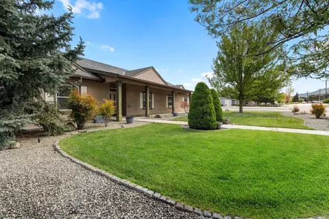 Exterior - 28341 Braeburn Dr, Tehachapi, CA 93561 photo 4 of 9