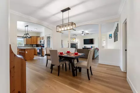 Dining - 28341 Braeburn Dr, Tehachapi, CA 93561 photo 2 of 2